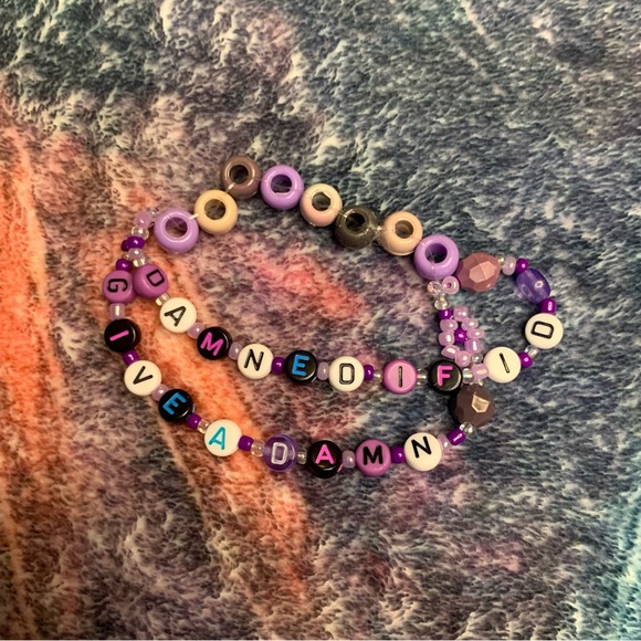 💜 13 Taylor Swift Eras Tour Friendship Bracelets - Picture 5 of 14